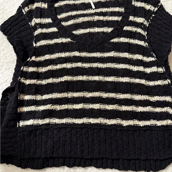 Free People Sweater Womens Small Black Striped Crop Boxy Cap Sleeve Beachy - Picture 2 of 8